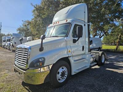 Freightliner Cascadia 125 Single Axle Day Cab Truck - 400HP, 10 Speed Automatic