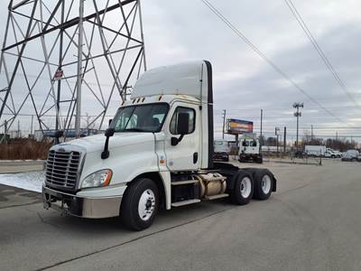 Freightliner Cascadia 125 Day Cab Truck - 455HP, 10 Speed Automatic