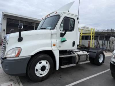 Freightliner Cascadia 125 Single Axle Day Cab Truck - 410HP, 10 Speed Manual