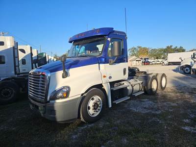 Freightliner Cascadia 125 Day Cab Truck - 455HP, 12 Speed Automatic