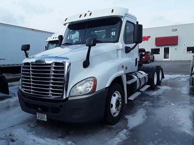 Freightliner Cascadia 125 Day Cab Truck - 450HP, 10 Speed Manual