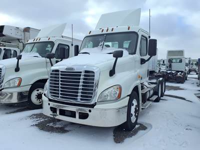 Freightliner Cascadia 125 Day Cab Truck - 450HP, 12 Speed Automatic