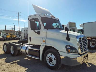 Freightliner Cascadia 125 Day Cab Truck - 450HP, 12 Speed Automatic