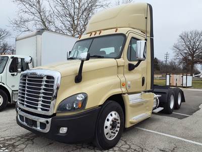 Freightliner Cascadia 125 Day Cab Truck - 455HP, 12 Speed Automatic
