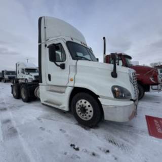 Freightliner Cascadia 125 Day Cab Truck - 455HP, 12 Speed Automatic