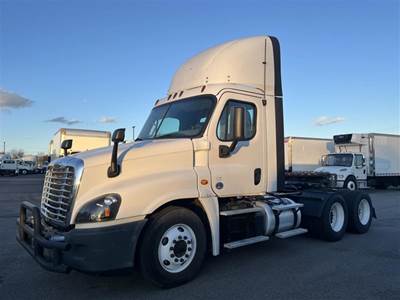 Freightliner Cascadia 125 Day Cab Truck - 455HP, 12 Speed Automatic