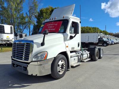 Freightliner Cascadia 125 Day Cab Truck - 450HP, 10 Speed Manual