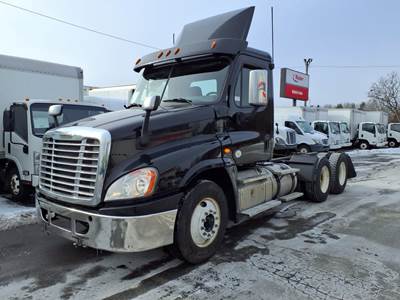 Freightliner Cascadia 125 Day Cab Truck - 450HP, 6 Speed Automatic