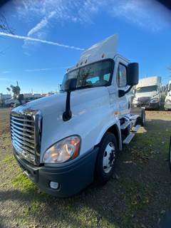 Freightliner Cascadia 125 Single Axle Day Cab Truck - 450HP, 10 Speed Automatic