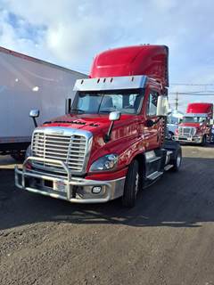 Freightliner Cascadia 125 Single Axle Day Cab Truck - 455HP, 12 Speed Automatic