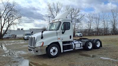 Freightliner Cascadia 125 Day Cab Truck - 455HP, 12 Speed Automatic