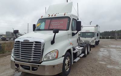 Freightliner Cascadia 125 Day Cab Truck - 455HP, 12 Speed Automatic