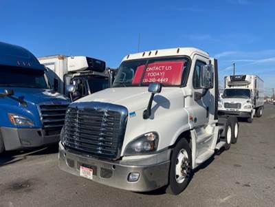 Freightliner Cascadia 125 Day Cab Truck - 400HP, 10 Speed Manual