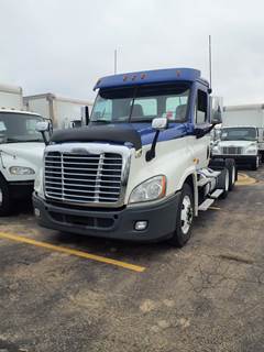 Freightliner Cascadia 125 Day Cab Truck - 450HP, 10 Speed Manual
