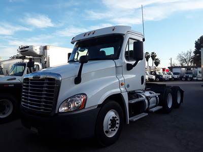 Freightliner Cascadia 125 Day Cab Truck - 410HP, 12 Speed Automatic