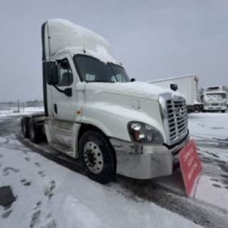 Freightliner Cascadia 125 Day Cab Truck - 455HP, 12 Speed Automatic