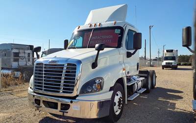 Freightliner Cascadia 125 Day Cab Truck - 475HP, 12 Speed Automatic