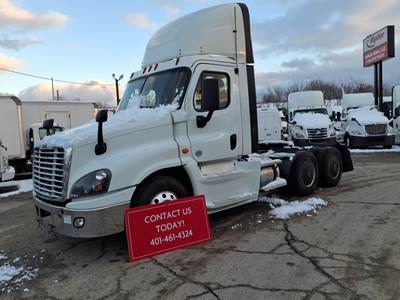 Freightliner Cascadia 125 Day Cab Truck - 455HP, 12 Speed Automatic