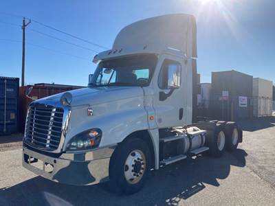 Freightliner Cascadia 125 Day Cab Truck - 450HP, 10 Speed Manual