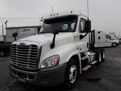Freightliner Cascadia 125 Day Cab Truck - 410HP, 12 Speed Automatic