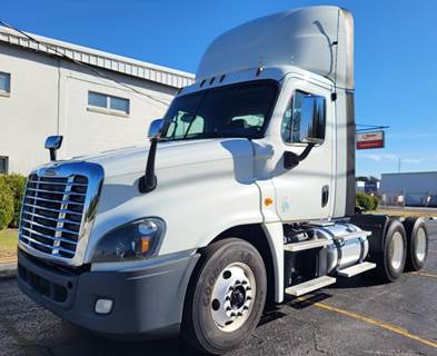 Freightliner Cascadia 125 Day Cab Truck - 450HP, 10 Speed Manual
