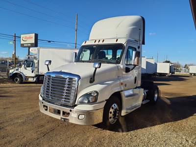 Freightliner Cascadia 125 Single Axle Day Cab Truck - 400HP, 10 Speed Manual