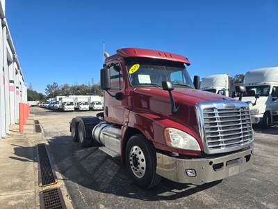 Freightliner Cascadia 125 Day Cab Truck - 450HP, 10 Speed Manual