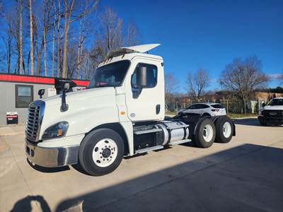 Freightliner Cascadia 125 Day Cab Truck - 450HP, 10 Speed Manual