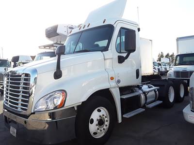 Freightliner Cascadia 125 Day Cab Truck - 455HP, 12 Speed Automatic