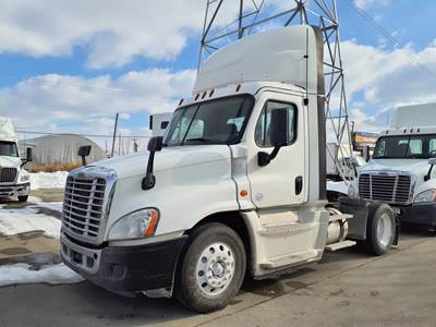 Freightliner Cascadia 125 Single Axle Day Cab Truck - 400HP, 10 Speed Automatic
