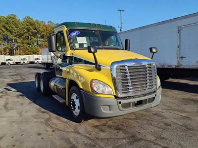 Freightliner Cascadia 125 Day Cab Truck - 450HP, 12 Speed Automatic