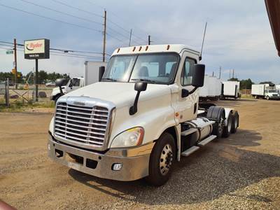 Freightliner Cascadia 125 Day Cab Truck - 500HP, 13 Speed Automatic