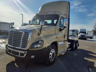 Freightliner Cascadia 125 Day Cab Truck - 455HP, 12 Speed Automatic