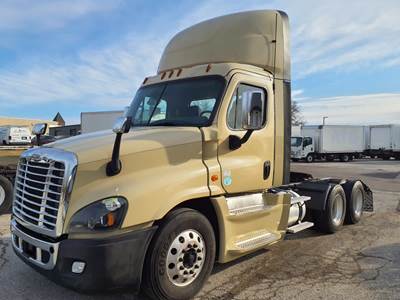 Freightliner Cascadia 125 Day Cab Truck - 455HP, 12 Speed Automatic