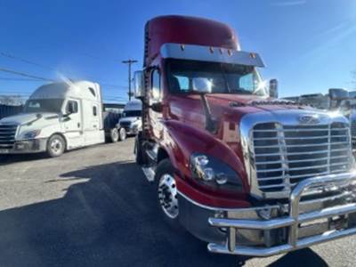 Freightliner Cascadia 125 Single Axle Day Cab Truck - 455HP, 12 Speed Automatic