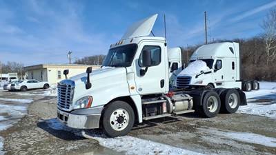 Freightliner Cascadia 125 Day Cab Truck - 450HP, 12 Speed Automatic