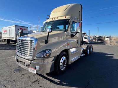 Freightliner Cascadia 125 Day Cab Truck - 475HP, 12 Speed Automatic