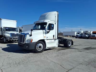 Freightliner Cascadia 125 Single Axle Day Cab Truck - 450HP, 6 Speed Automatic