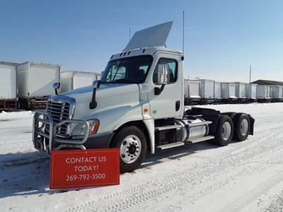 Freightliner Cascadia 125 Day Cab Truck - 455HP, 12 Speed Automatic
