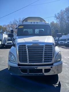 Freightliner Cascadia 125 Day Cab Truck - 450HP, 12 Speed Automatic