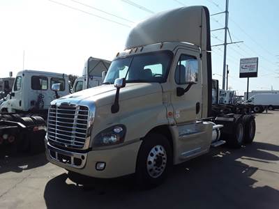 Freightliner Cascadia 125 Day Cab Truck - 455HP, 12 Speed Automatic