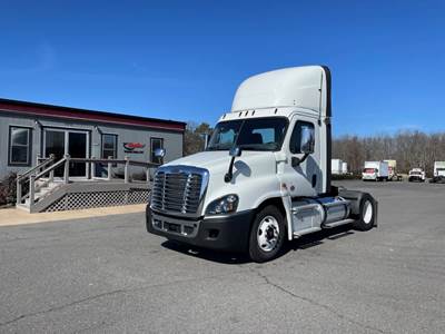 Freightliner Cascadia 125 Single Axle Day Cab Truck - 410HP, 10 Speed Manual