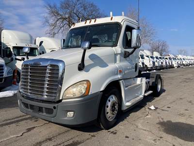 Freightliner Cascadia 125 Single Axle Day Cab Truck - 400HP, 10 Speed Automatic