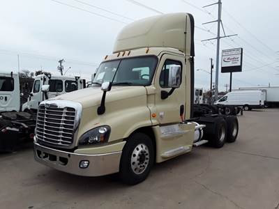 Freightliner Cascadia 125 Day Cab Truck - 455HP, 12 Speed Automatic