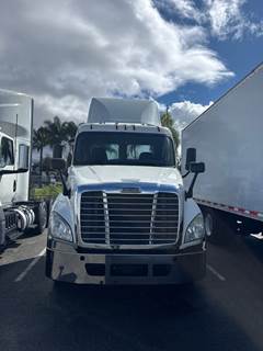 Freightliner Cascadia 125 Day Cab Truck - 450HP, 12 Speed Automatic