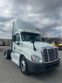 Freightliner Cascadia 125 Single Axle Day Cab Truck - 450HP, 6 Speed Automatic