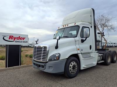 Freightliner Cascadia 125 Day Cab Truck - 455HP, 10 Speed Manual