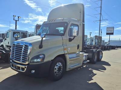 Freightliner Cascadia 125 Day Cab Truck - 455HP, 12 Speed Automatic