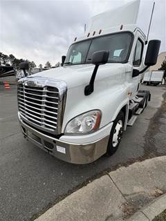 Freightliner Cascadia 125 Day Cab Truck - 455HP, 12 Speed Automatic
