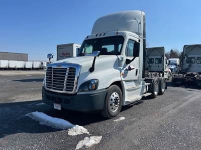 Freightliner Cascadia 125 Day Cab Truck - 400HP, 10 Speed Automatic